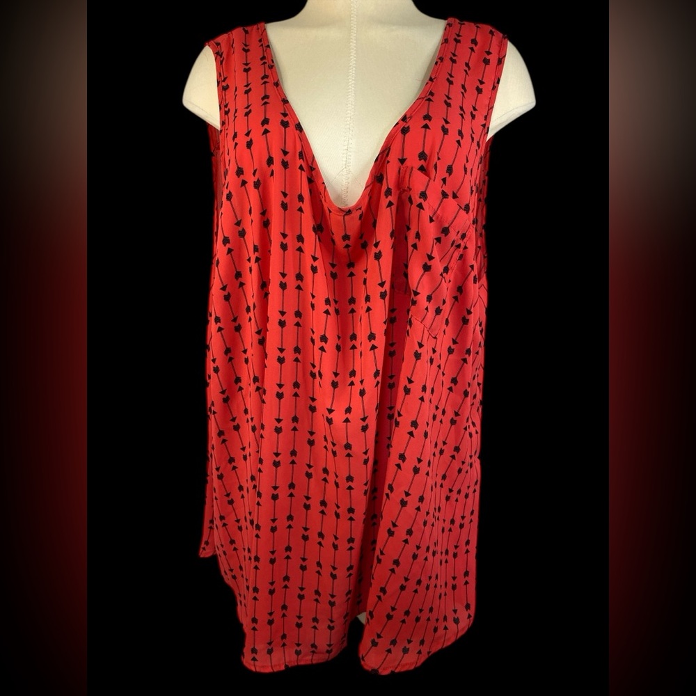 Torrid Red and Black Sleeveless Blouse Women’s Size 4